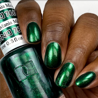 DND Gel Nail Polish Duo - 766 Green Colors - Mistletoe Mania