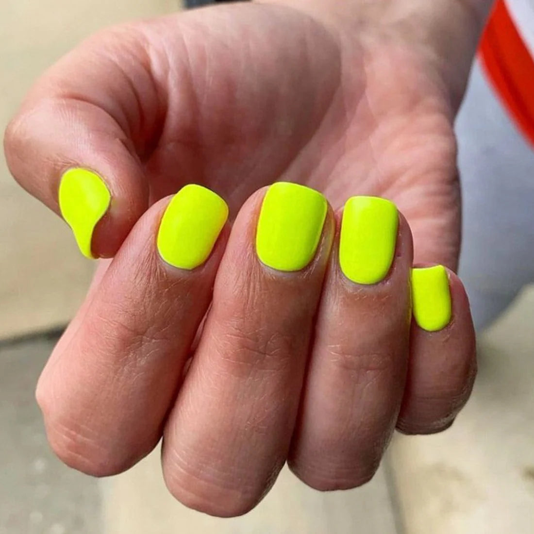 DND Gel Polish - 424 Lemon Juice