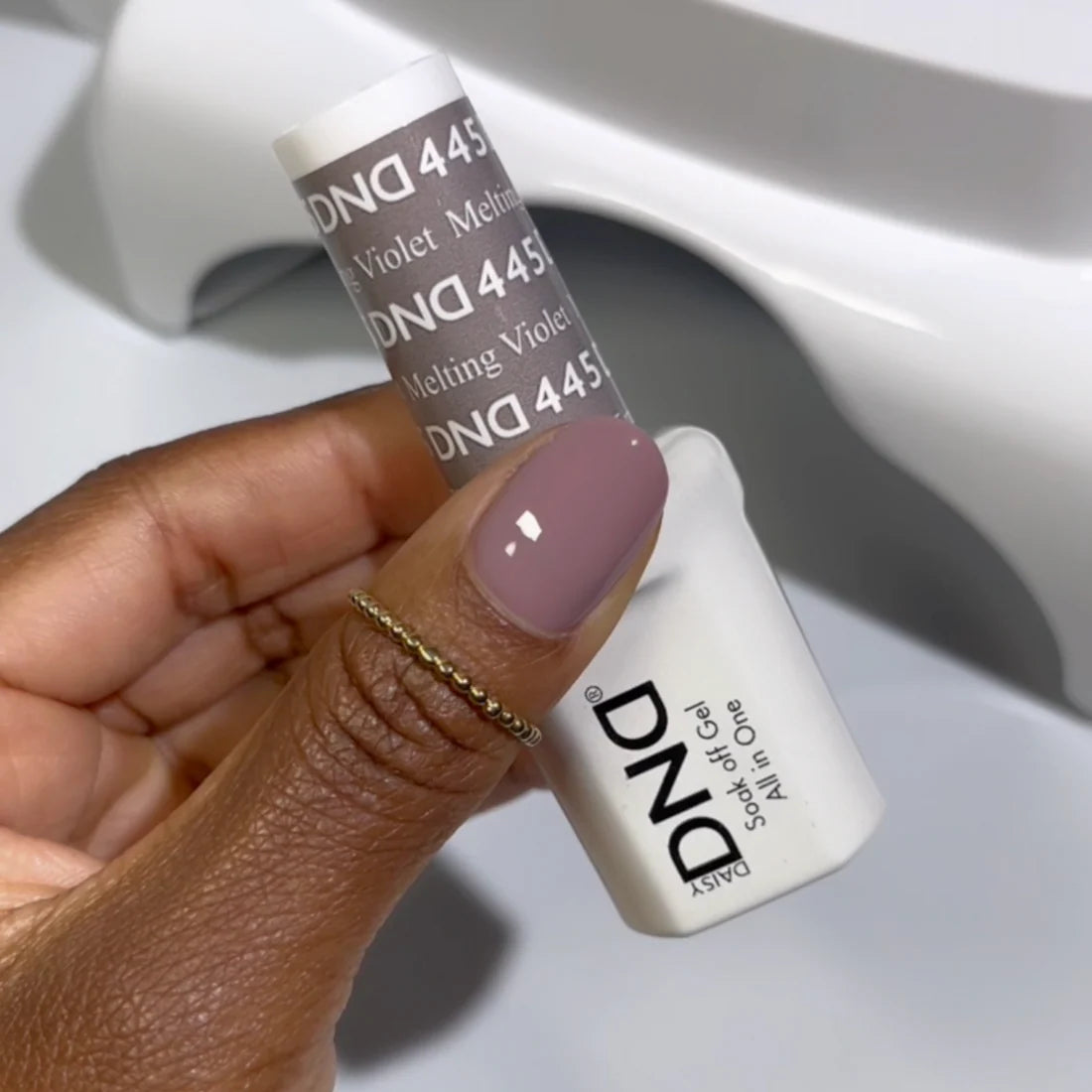 DND Gel Polish - 445 Melting Violet