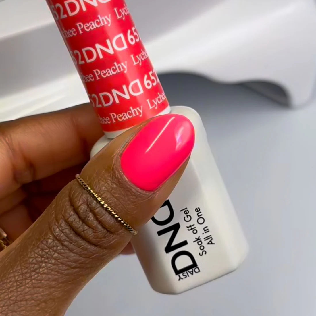 DND Gel Polish - 652 Lychee Peachy