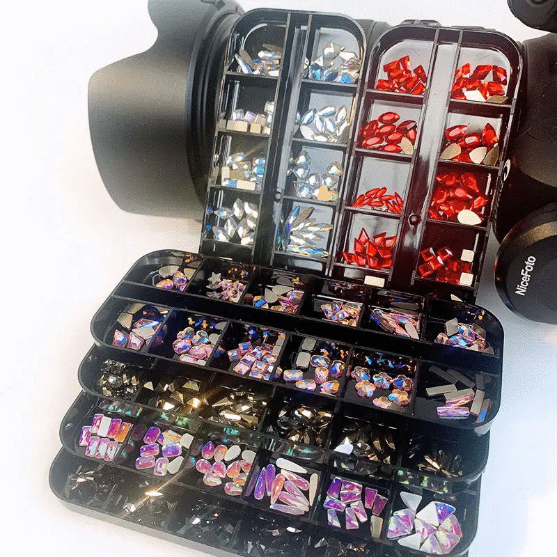 12 Grids Flatback Rhinestones SP0443-01-28 Champagne