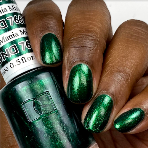 DND Nail Lacquer - 766 Green Colors - Mistletoe Mania